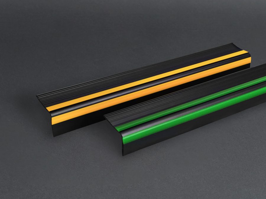 Perfil de grada de PVC Reflectivo / Fotoluminiscente